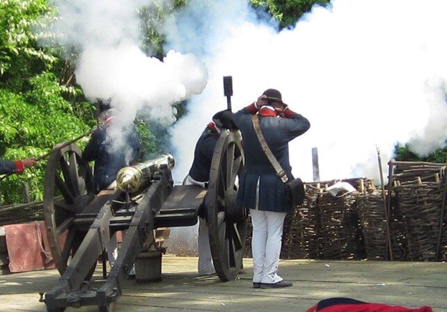 Yorktown-Victory-Center-artillery-firing_large